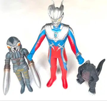 울트라맨 제로, 발탄 성인, 80 아스트로몬 피규어 3체 세트