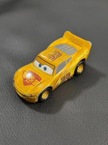 토미카 카즈 라이트닝 맥퀸 데이 2021