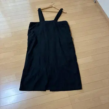 네스트로브 멜빵 스커트 블랙