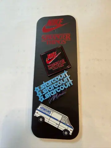 NIKE stranger things 핀 배지