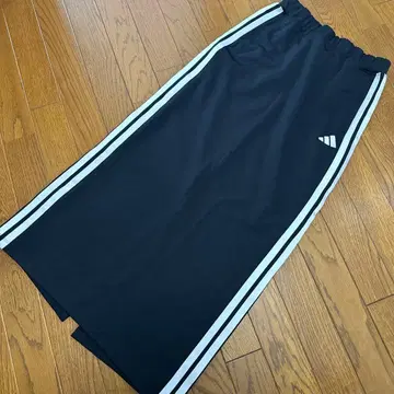 컨디션 최상 adidas 스트라이프 블랙 롱 스커트 3 라인
