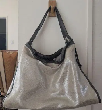 LAZY SUSAN [ LS Scene ] 실버 토트백