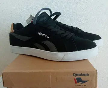Reebok Royal Flag 블랙 스니커즈