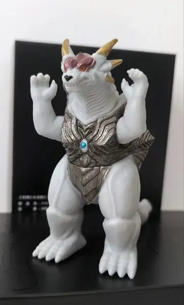 고질라 피규어 장식적인 갑옷 포함