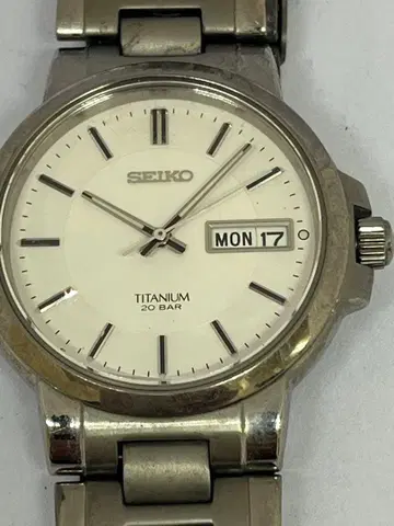 SEIKO 티타늄 손목시계 20 BAR