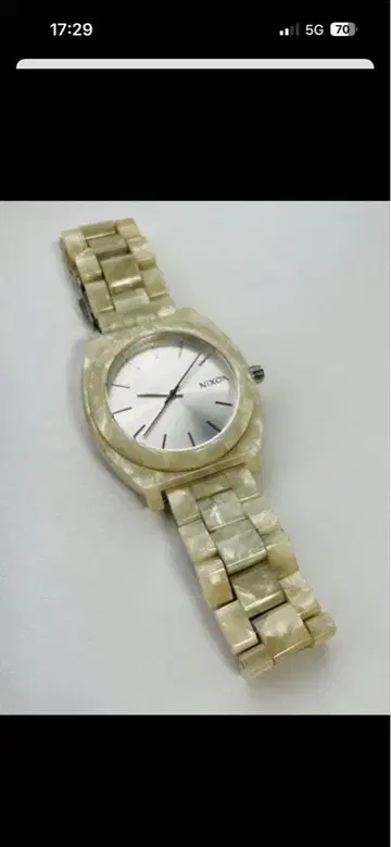 NIXON 크림색 팔찌 시계
