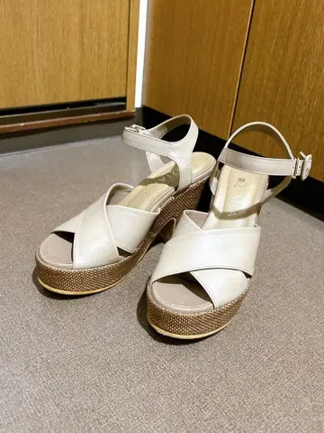 DIANA 웨지솔 샌들 베이지