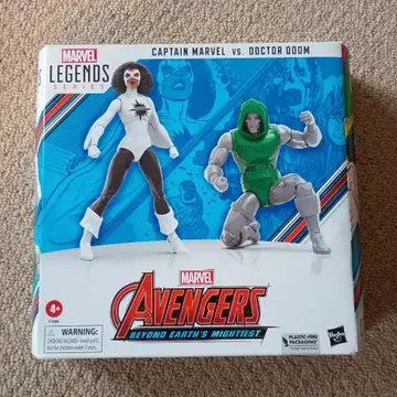 Marvel Legends 캡틴 마블 vs 닥터 둠
