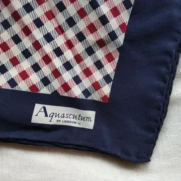 [ 미사용 ] Aquascutum 체크 무늬 스카프 이탈리아제 실크