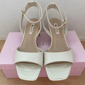 새상품 잡지 게재 다이애나 DIANA 스테디셀러 스트랩 샌들 24 펌프스