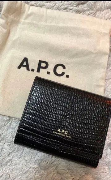 A.P.C. 크로커다일 패턴 3단 폴더형 지갑
