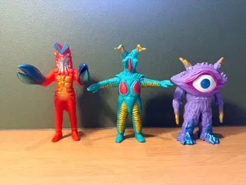 괴수 컬러즈 Q, 발탄 성인, 제튼