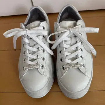 diana 통굽 스니커즈