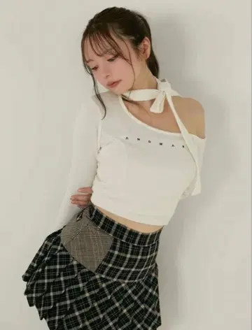 ANDMARY Nana ribbon 원숄더 탑