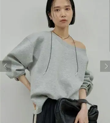 새상품급 개럴개런트 보트넥 맨투맨