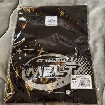 메테오라 FIRST 1MPACT 글리터 로고 T셔츠 멜트 다 텐시