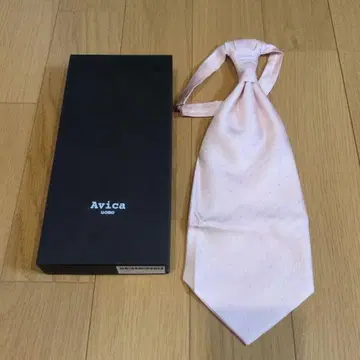 Avica 핑크 도트 무늬 넥타이