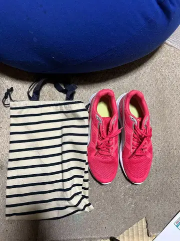 새상품급 PUMA 핑크 러닝화와 백