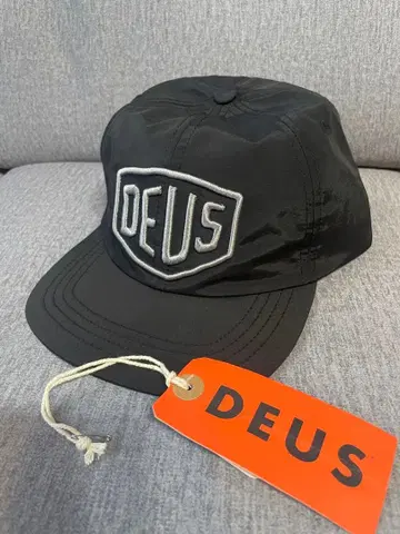 DEUS 블랙 캡