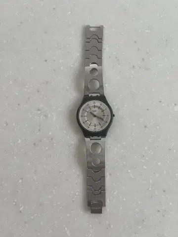 Swatch 실버 아날로그 손목시계