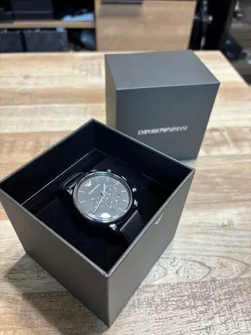 엠포리오 아르마니 손목시계 아날로그 남성용 블랙 가죽 AR1828