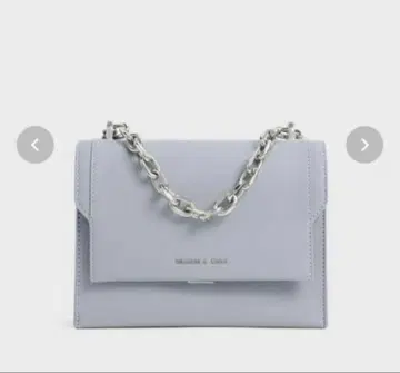 찰스앤키스 프론트 플랩 체인 핸들 크로스 바디백