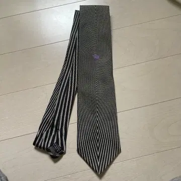 스트라이프 패턴 넥타이