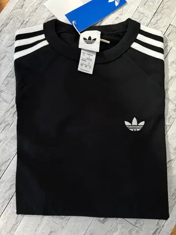 가격 인하 미사용 새상품 adidas 라인 T셔츠 크롭 M 사이즈 블랙