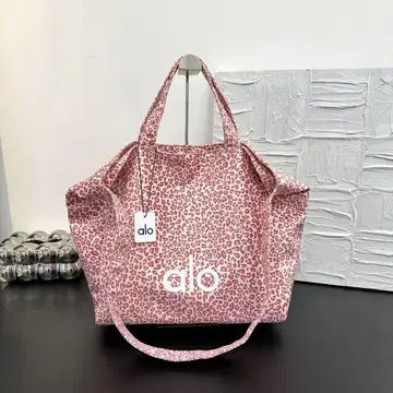 alo 레오파드 무늬 토트백 핑크
