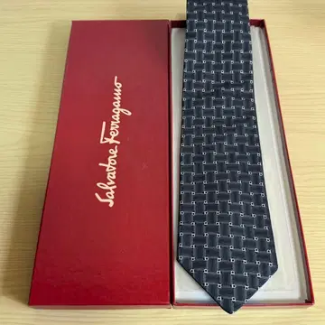살바토레 페라가모 넥타이