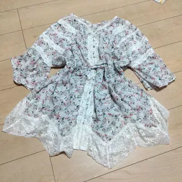 새상품 엑시즈팜 모리걸 레이스 꽃무늬 판초 튜닉