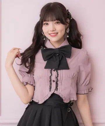 새상품 ROJITA 셔링 숄더 프릴 헴 블라우스 지뢰계