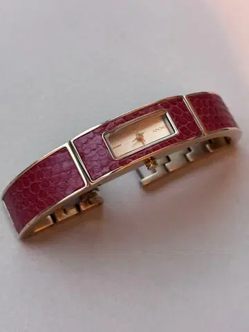 DKNY 뱅글형 손목시계