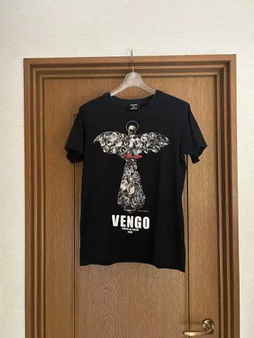 카반드 주카 VENGO 그래픽 프린트 T셔츠 블랙