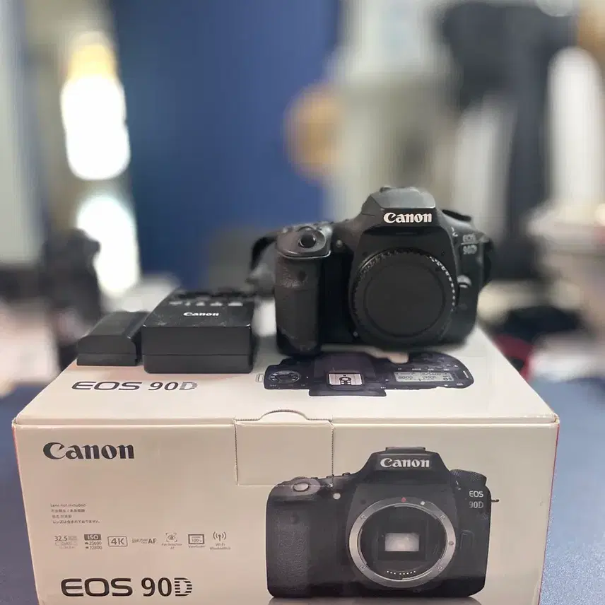 [급매] 캐논 크롭 DSLR의 끝판왕 90D - 정품 배터리 2개 풀구성