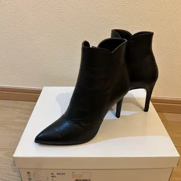 [ 박스 포함 ] DIANA 다이애나 21.5 숏부츠 천연 가죽