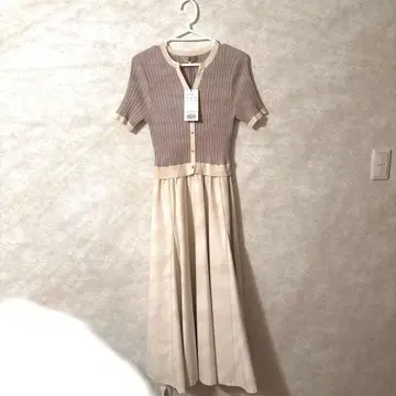 새상품 저스길리티 반팔 스키퍼 도킹 원피스 베이지
