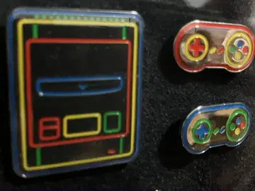 슈퍼 패미컴 핀 배지 3개 세트 박스 있음