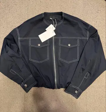 이번 시즌 완판템 택 포함 새상품 ZARA 자라 크롭 자켓 지퍼