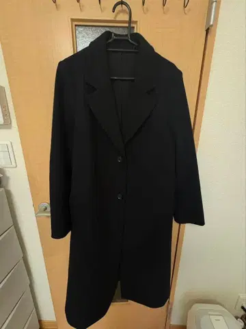 블랙 롱 코트 버튼 포함