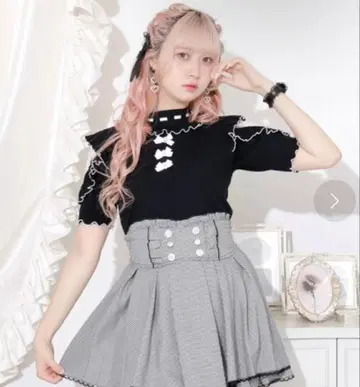 노에미 키라키라 리본 오픈 숄더 푸치 하이 티셔츠