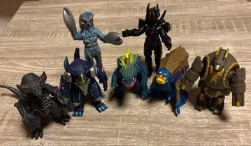 가격 인하 중 울트라맨 시리즈 괴수 피규어 7체 세트