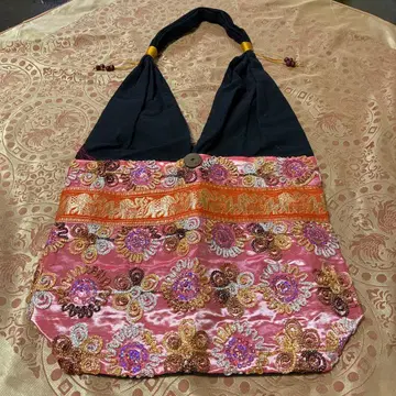 자수 비즈 장식 토트백 블랙 핑크