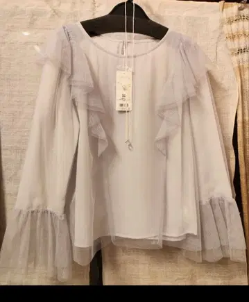 새상품 튤 블라우스 PROPORTION BODY DRESSING +
