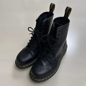 닥터마틴 8홀 스무스 레더 레이스업 부츠/UK5