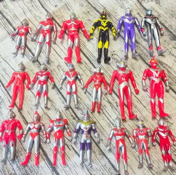 울트라맨 19체 소프트 비닐 피규어 묶음 판매 당시 제품