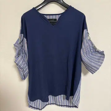 밀크보이 네이비 스트라이프 절개 T셔츠