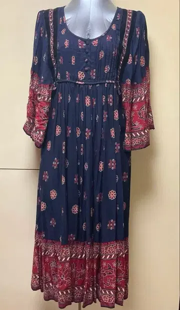 네이비 꽃무늬 원피스 긴팔 플레어 슬리브