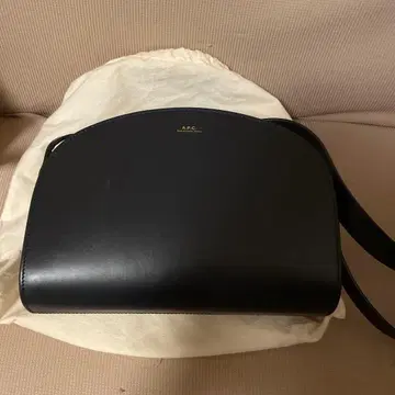 [ A.P.C. ] 하프문 숄더백 네이비