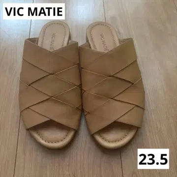 VIC MATIE 베이지 크로스 스트랩 샌들